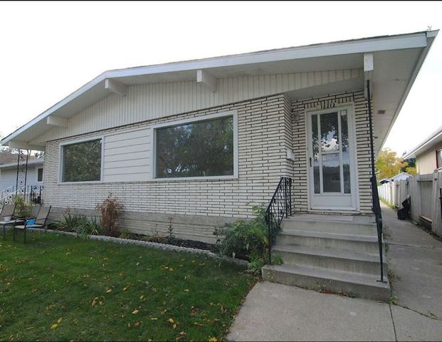 cozy 3bedroom main floor unit. | 12212 86 Street Northwest, Edmonton - Photo 1