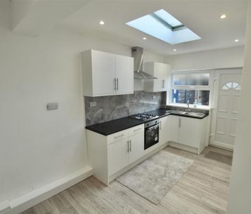 2 bedroom terraced house to rent - Photo 4
