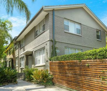 Modern&comma; Refurbished&comma; Split Level Townhouse - Photo 6