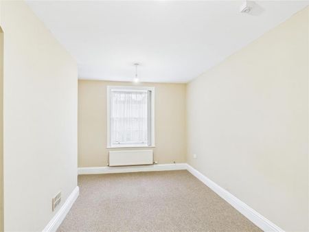 3 bedroom flat to rent - Photo 5