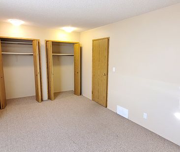 3 Bedroom Townhouse in Glendale! - Photo 6