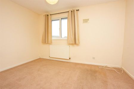 2 bedroom semi-detached house to rent - Photo 4