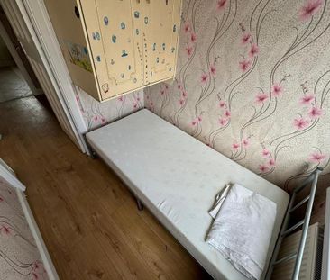 4 bedroom terraced house to rent - Photo 4