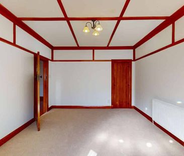 Character in Karori! - Photo 1