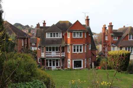 3 bedroom flat to rent - Photo 3