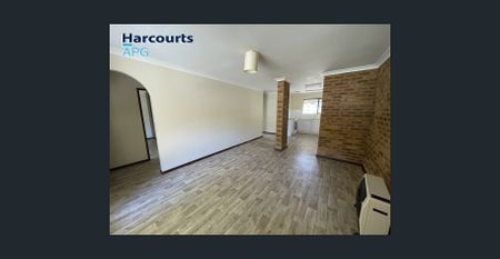 *Neat & tidy 3 bedroom 1 bathroom duplex unit. Close to the beach and shops* - Photo 3