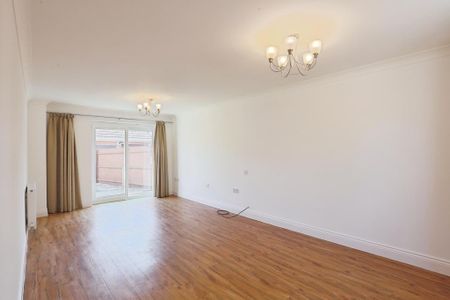 5 bedroom detached house to rent - Photo 2