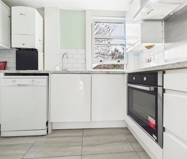 3 bedroom end of terrace house to rent - Photo 5