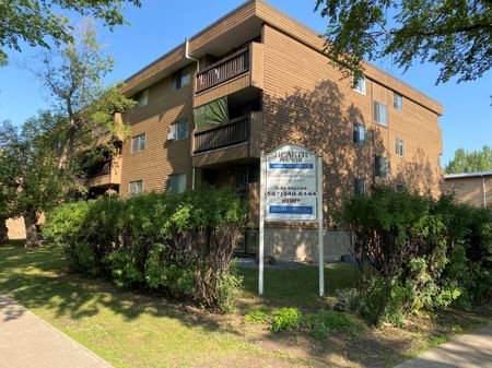 Hearth Manor - Photo 3