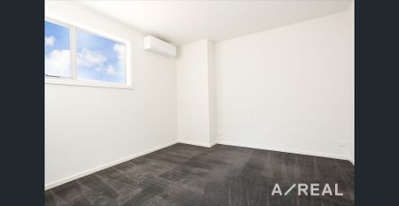 Brilliantly Positioned Townhouse Offering Exceptional Family Convenience - Photo 5