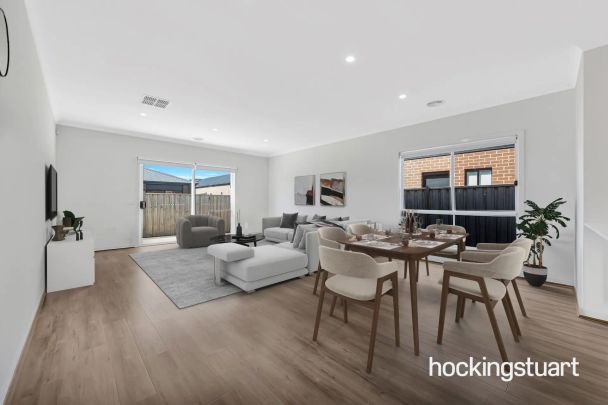 MINS AWAY FROM TRAIN STATION AND FREEWAY ! - Photo 1