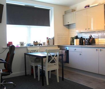 Cosy Bedroom Apartment, LN5 - Photo 1