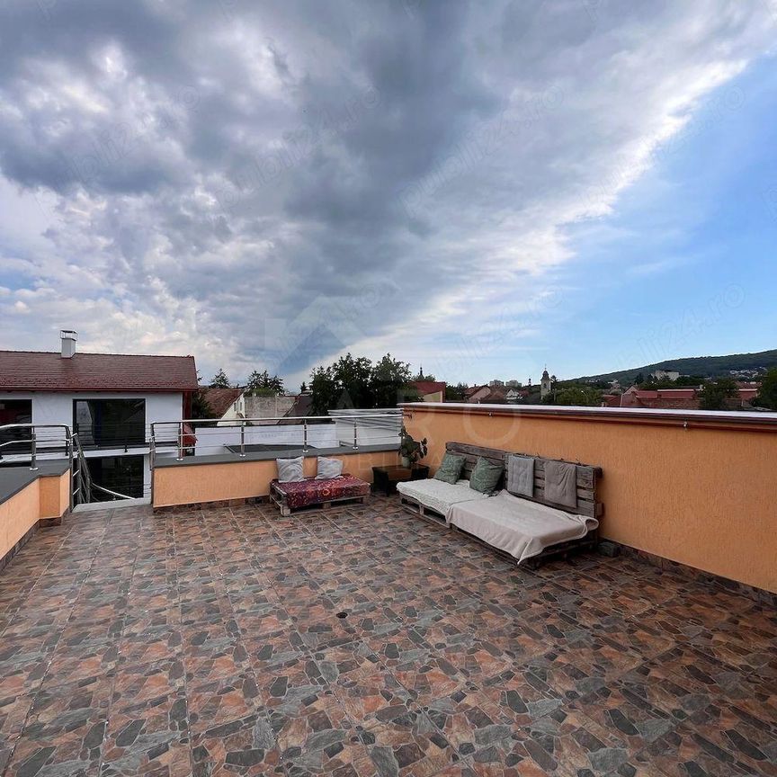 Închiriază Apartament 3 camere Cornișa - Fotografie 1