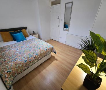 1 bedroom in a house share to rent - Photo 2