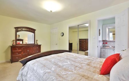 For Lease - 2100 Waycross Crescent, Mississauga, Ontario - Photo 3