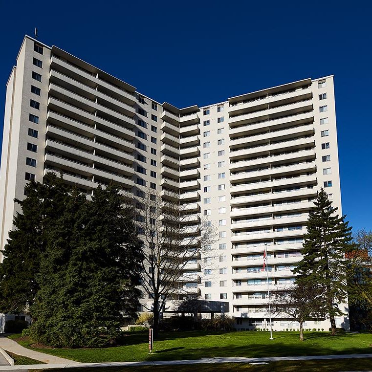 Large 2 Bedroom in Central Mississauga - Photo 1