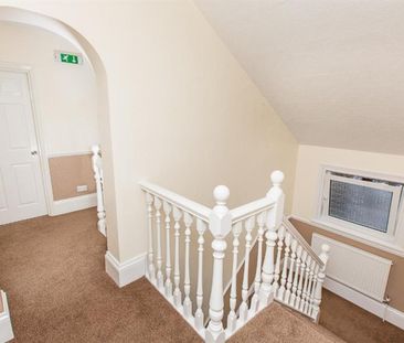 1 bedroom Flat To Let - Photo 3