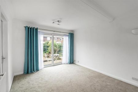 3 bedroom semi-detached house to rent - Photo 2