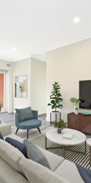 Fully renovated two bedroom apartment - Photo 1