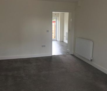 2 bedroom end of terrace house to rent - Photo 4