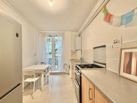 3 bedroom flat to rent - Photo 4