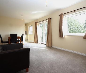 2 bedroom flat to rent - Photo 3