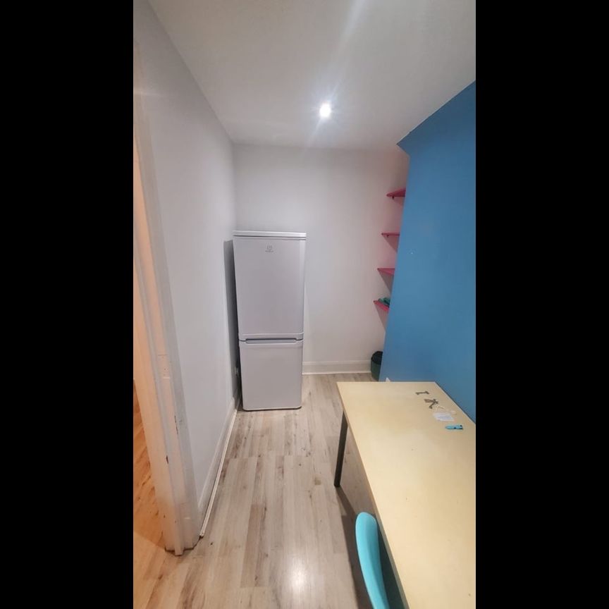 1 Bed Flat, Kingsland High St, E8 - Photo 1