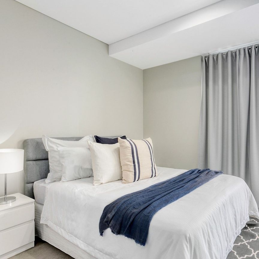 Contemporary Elegance - Photo 1