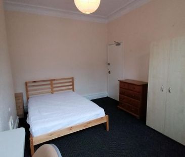 6 bedroom house to rent - Photo 2