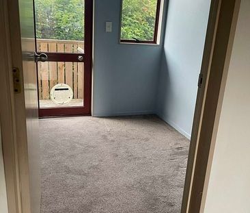 2 beds plus study near school & motorway - Photo 1