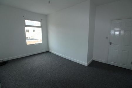 2 bedroom end of terrace house to rent - Photo 5