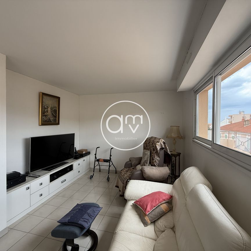 Location Appartement 5 pièces 111m² HYERES 83400 - Photo 1
