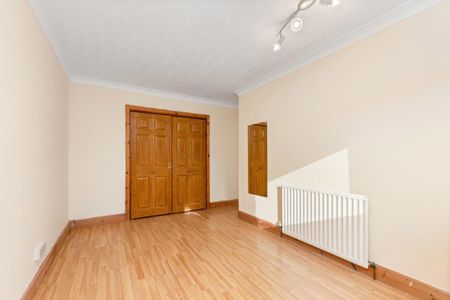 3 bedroom end of terrace house to rent - Photo 3