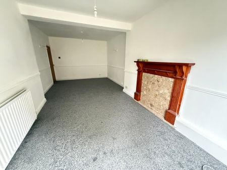 Scott Avenue, Penn, Wolverhampton - Photo 2