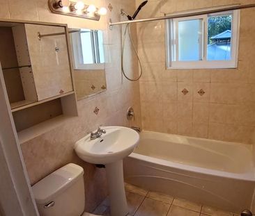 6348 Av. Coolbrook - Photo 2