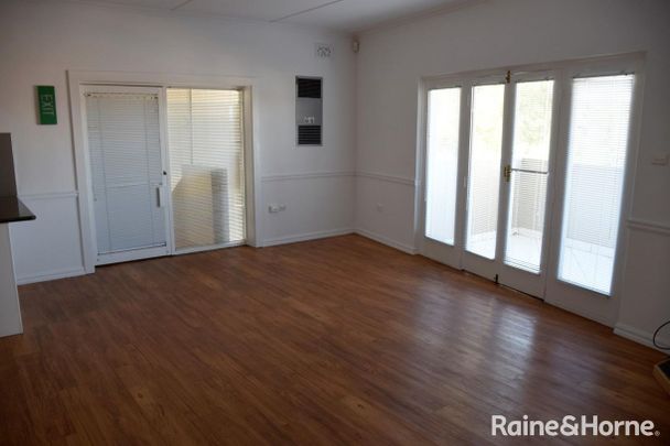 LUXURIOUS TURVEY PARK APARTMENT - Photo 1