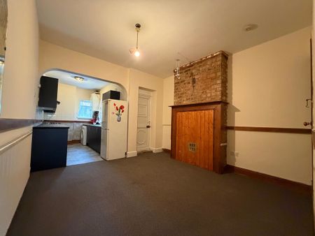 2 Bedroom Mid Terraced House For Rent - Photo 4
