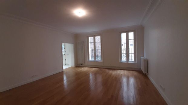 location Appartement T3 DE 100.05m² À PARIS - Photo 1