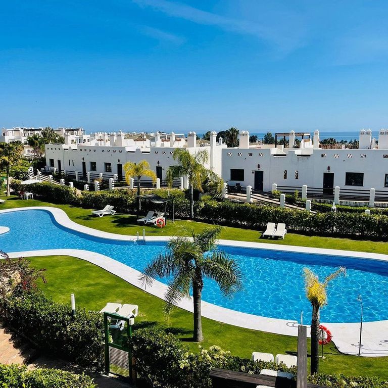 2 bedroom luxury penthouse for rent in Estepona, Spain - Photo 1
