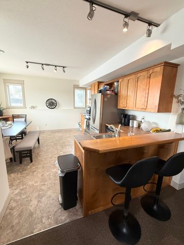 2 bed 1 bath suite in black mountain - Photo 4