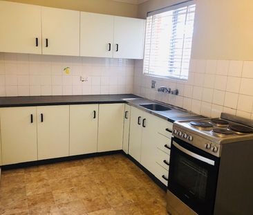 Two Bedroom West Wollongong Apartment - Photo 2