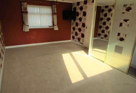 Hawthorn Road, Streetly, Sutton Coldfield, West Midlands, B74 - Photo 2