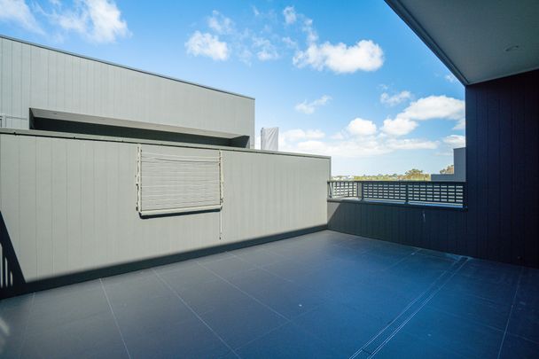 YARRAVILLE PLACE - Near new Tri-Level Townhouse in the Heart of Yarraville - Photo 1