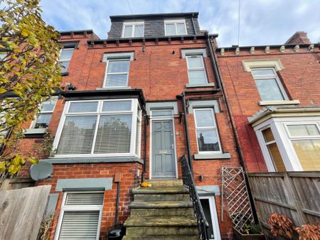 3 bedroom terraced house to rent - Photo 3