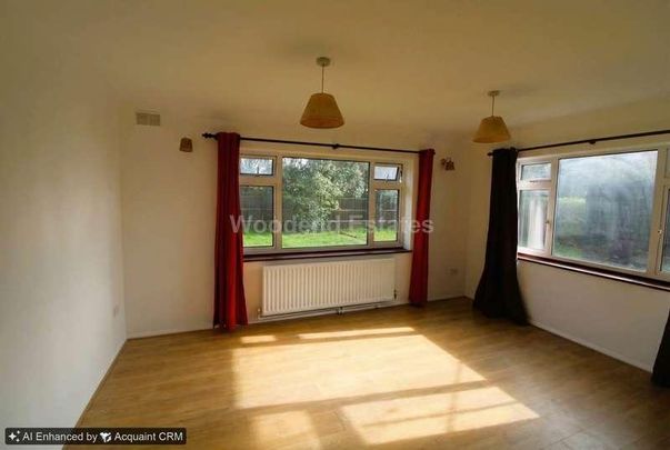 Halsend, Hayes, UB3 - Photo 1