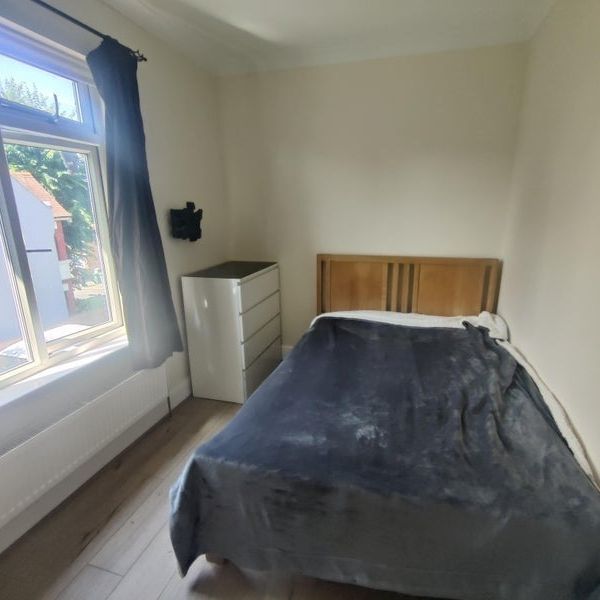 Room in a Shared Flat, Old Shoreham Road, BN3 - Photo 1