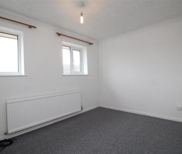 2 bedroom semi-detached house to rent - Photo 4