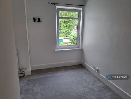 2 bedroom end of terrace house to rent - Photo 4