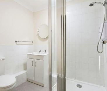 1 bedroom retirement property to rent - Photo 6