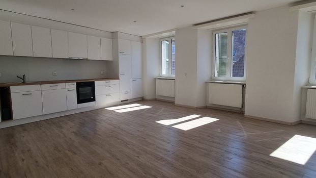 4 pièces lumineux de 100 m² au 3ème étage – rénové avec 2 salles de bains - Foto 1